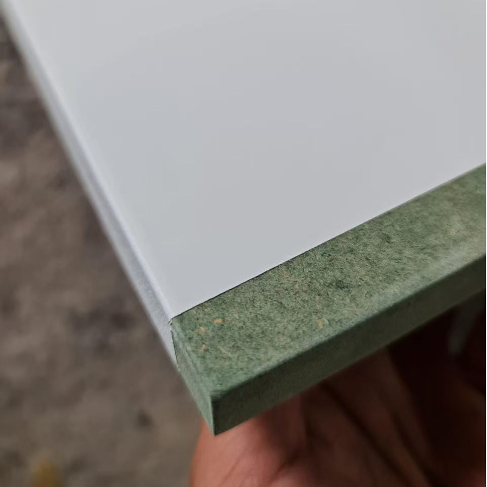 Sơn lót trắng độ phủ cao chống xù dựng lông, sơn cạnh không bả , bám dính tốt trên Melamine